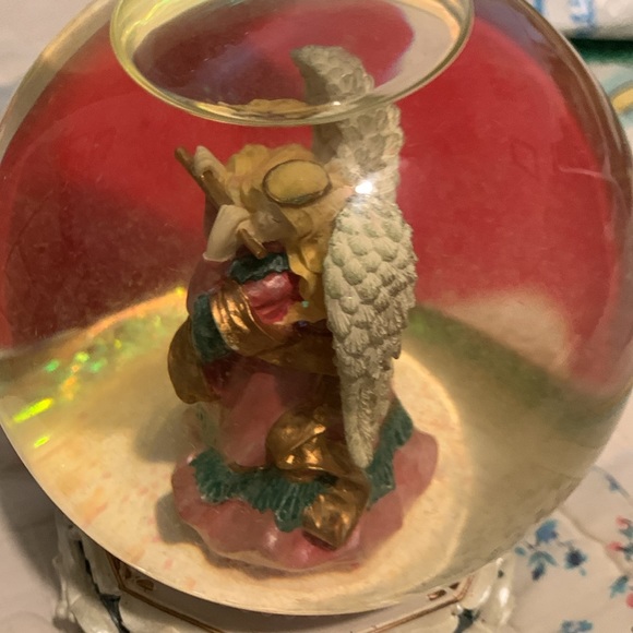 Angel playing harp globe - Picture 2 of 4